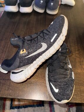 Men’s Nike Free 5.0 Tennis Shoes - Size 9